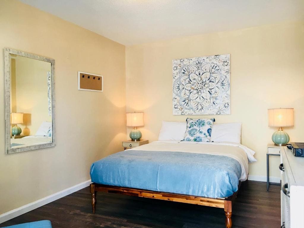 Deluxe Queen Room room - Image 3