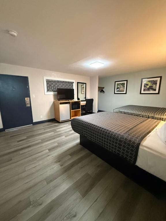 Standard Queen Room with Two Queen Beds - Non Smoking room - Image 1