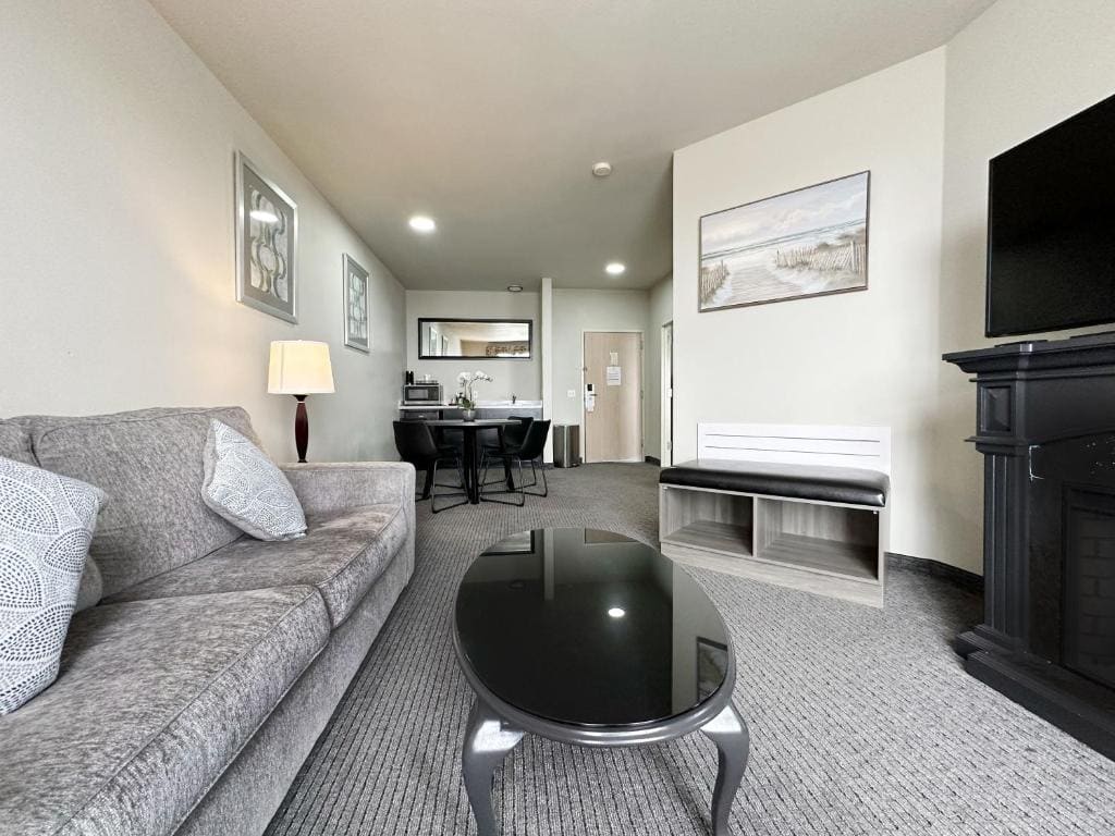 Deluxe Suite with Ocean View room - Image 1