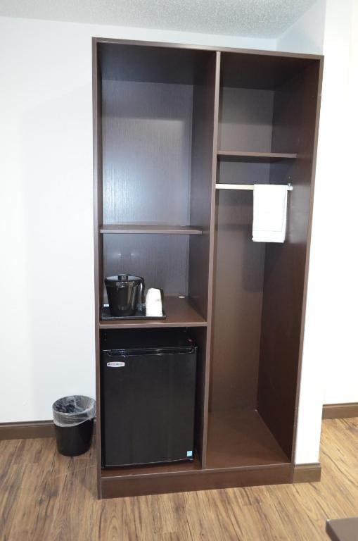 King Room - Non-Smoking room - Image 2