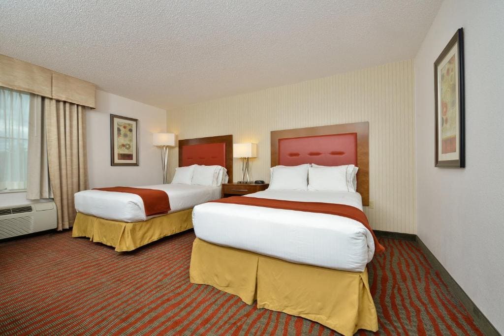 Standard Double Room with Two Double Beds - Communications Accessible room - Image 1