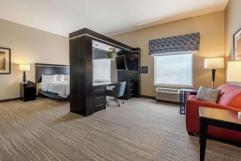 Room with Two Queen Beds - Non-Smoking room - Image 3