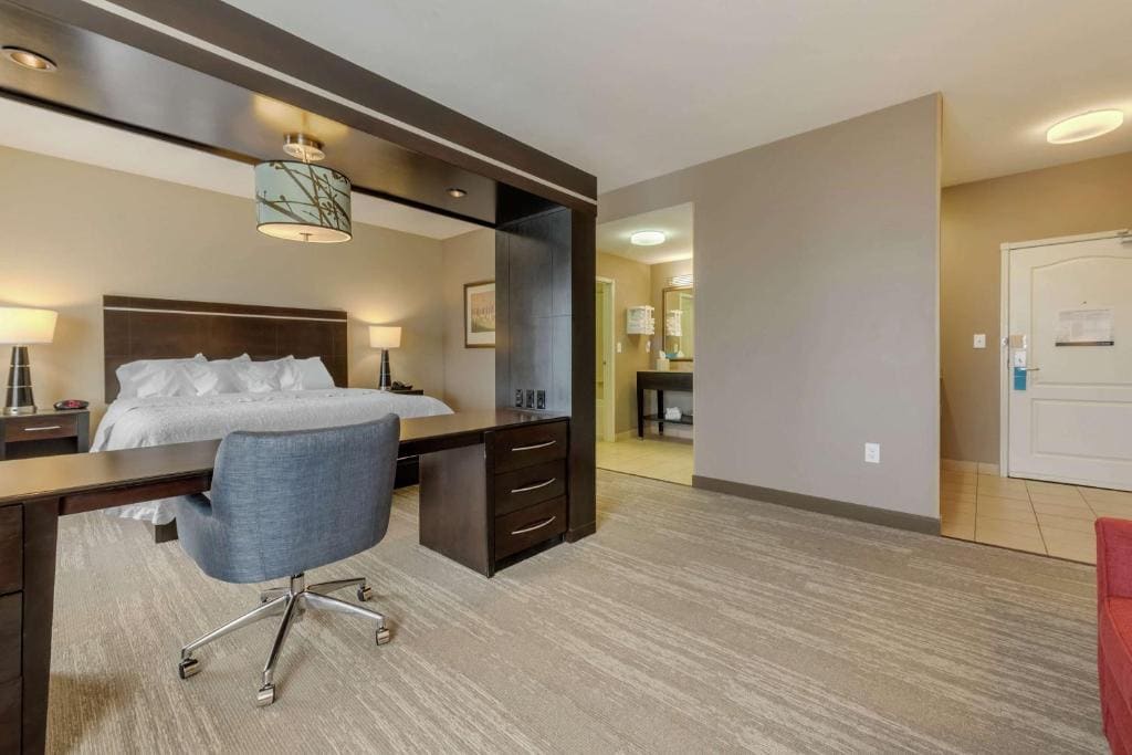 Room with Two Queen Beds - Non-Smoking room - Image 2