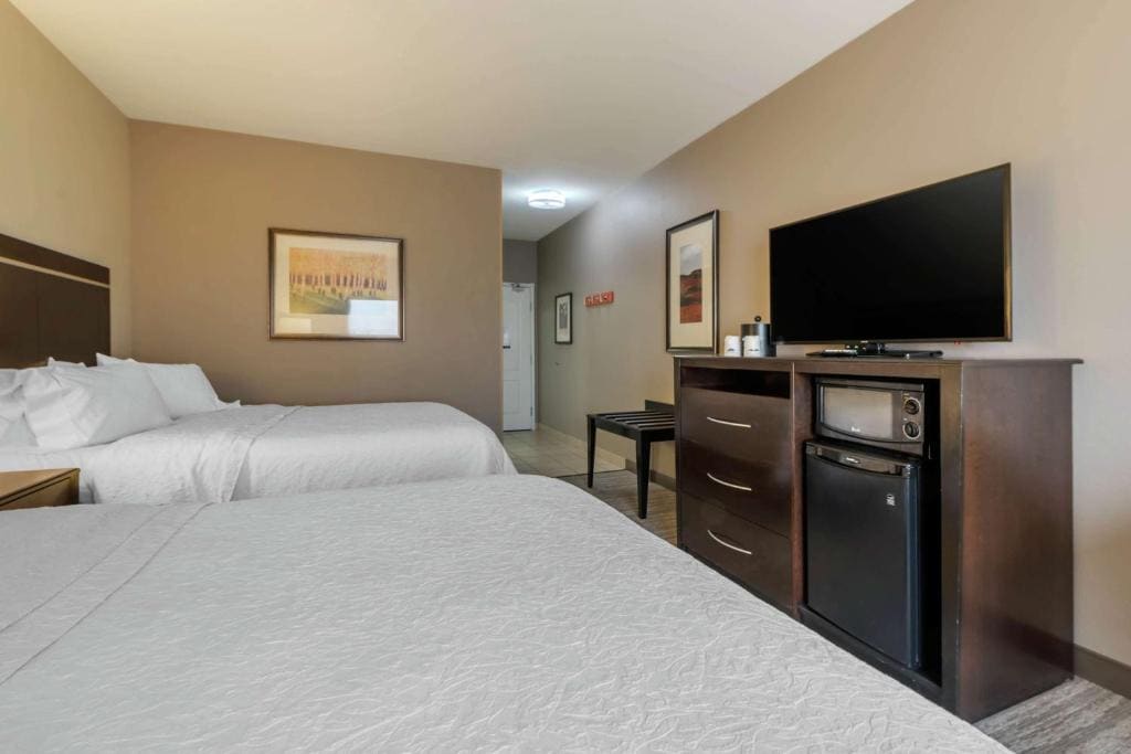 Room with Two Queen Beds - Non-Smoking room - Image 1
