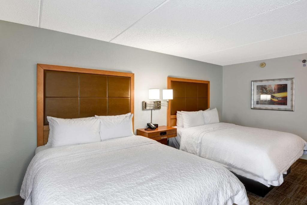 Queen Room with Two Queen Beds - Non-Smoking room - Image 1