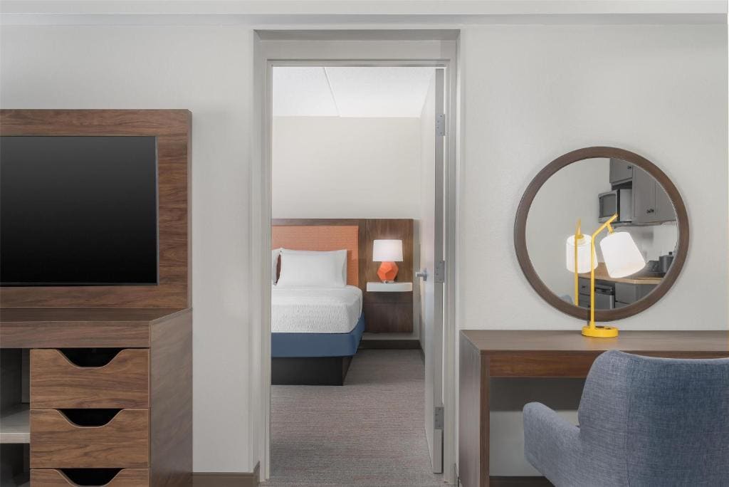 King Studio Suite with City View room - Image 1