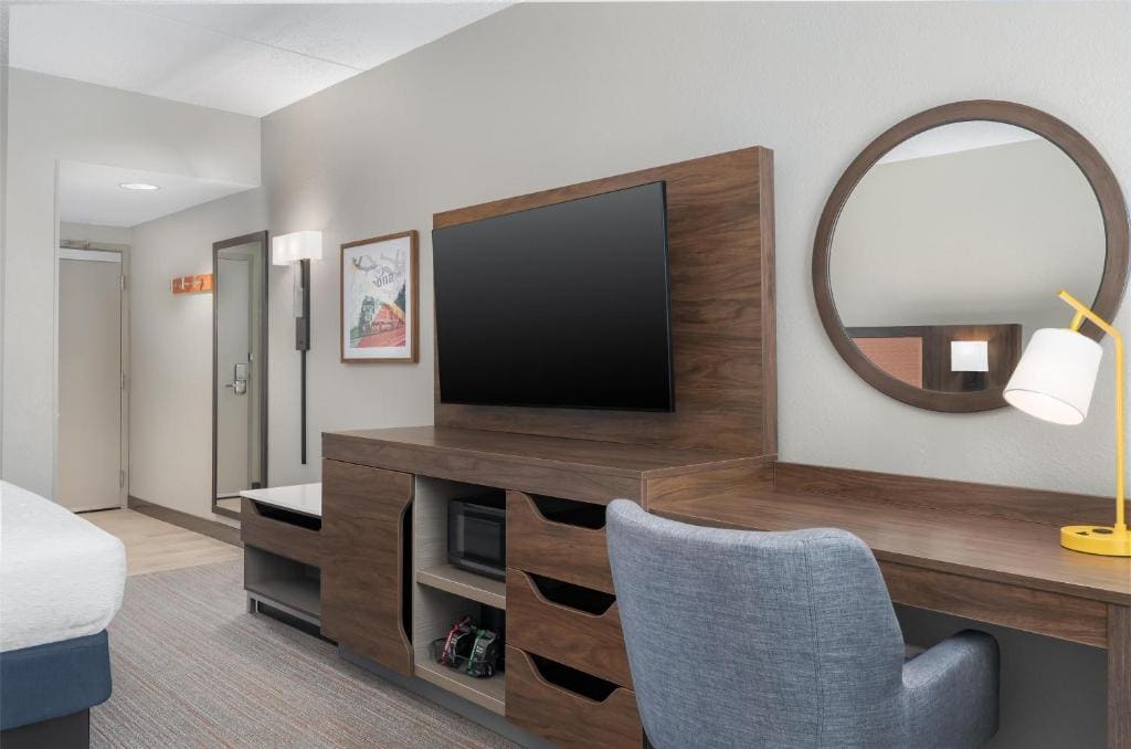 King Room with Sofa Bed and Study - Non-Smoking room - Image 2