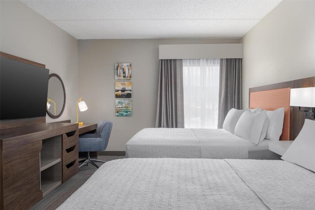 Queen Suite with Two Queen Beds - Non-Smoking room - Image 1