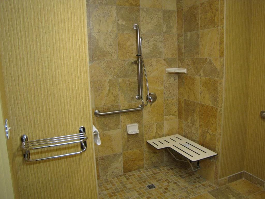 King Room - Mobility Access/Non-Smoking room - Image 3
