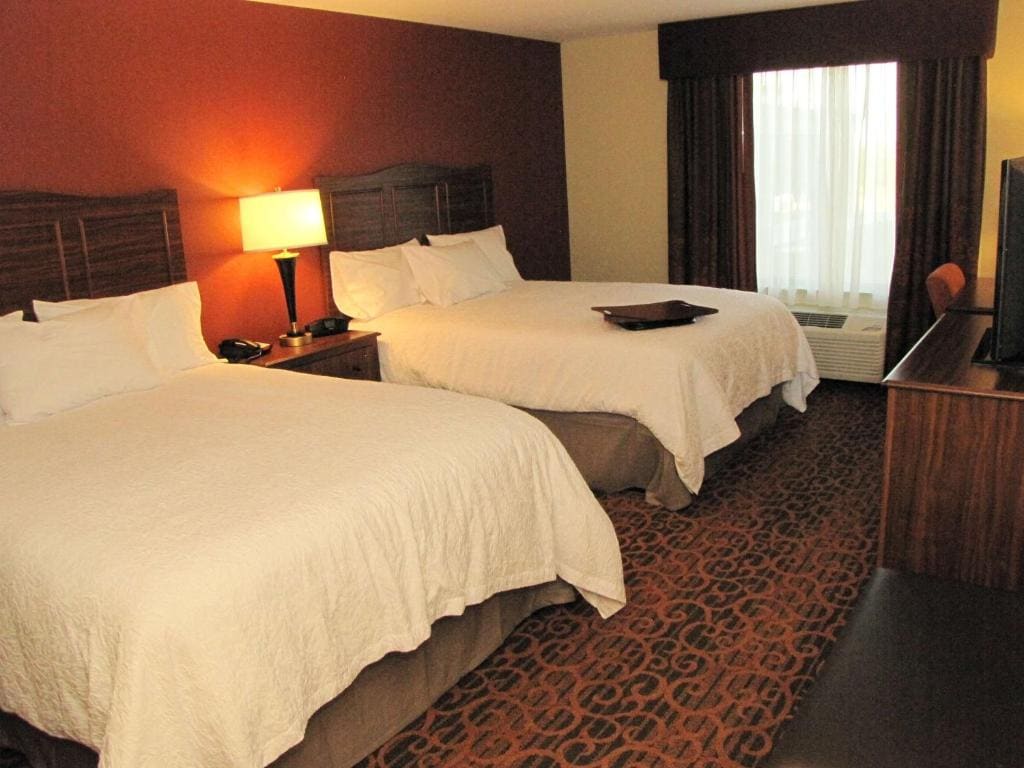 Room with Two Queen Beds - Non-Smoking room - Image 1