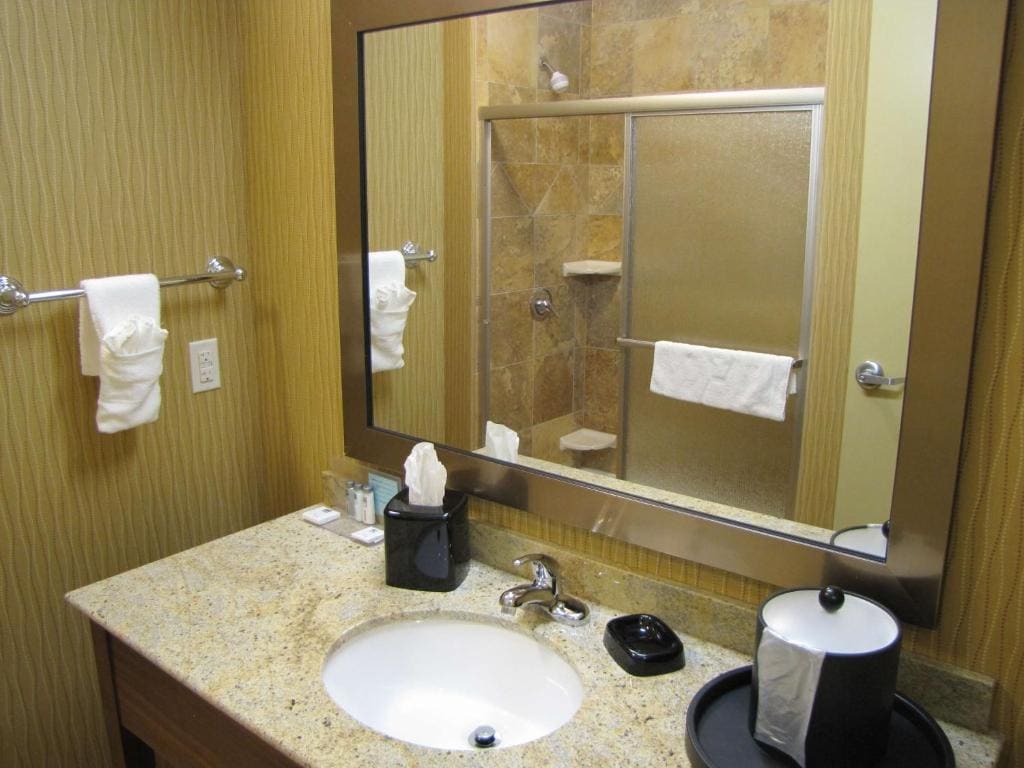 King Room - Mobility Access/Non-Smoking room - Image 2