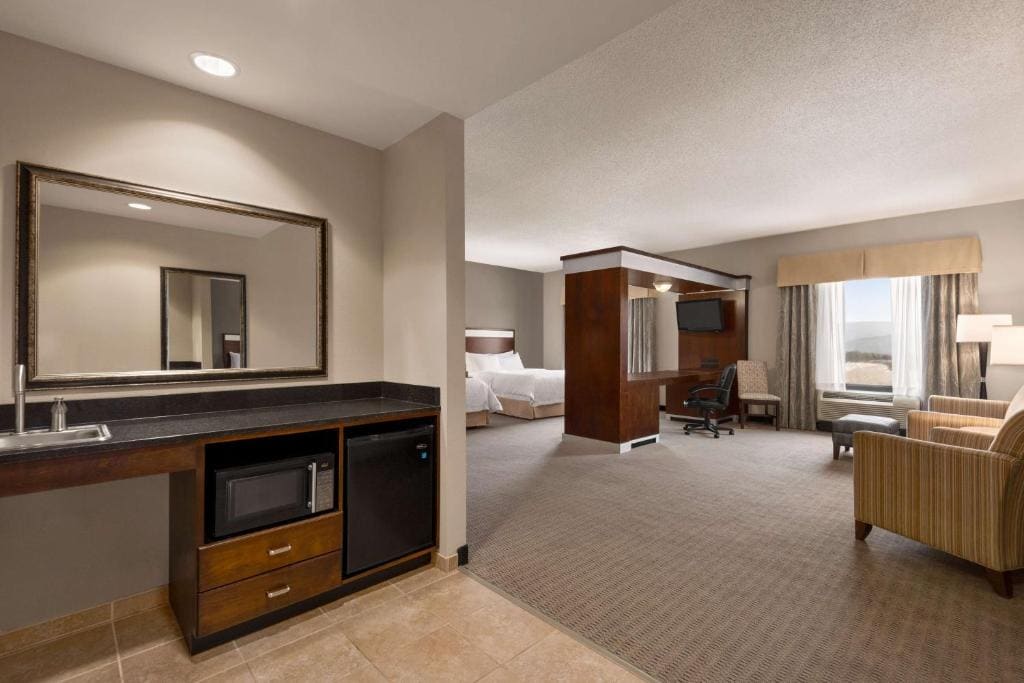 King Room with Sofa Bed - Non-Smoking room - Image 1
