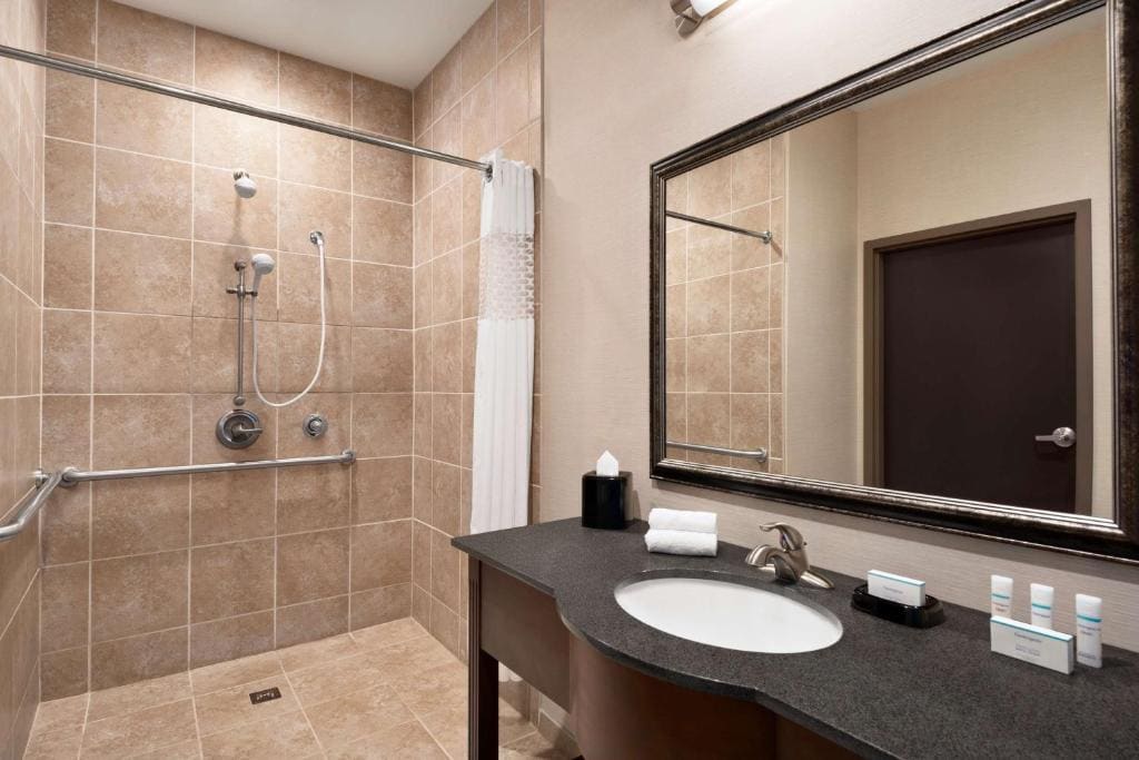 King Room with Sofa Bed - Non-Smoking room - Image 2