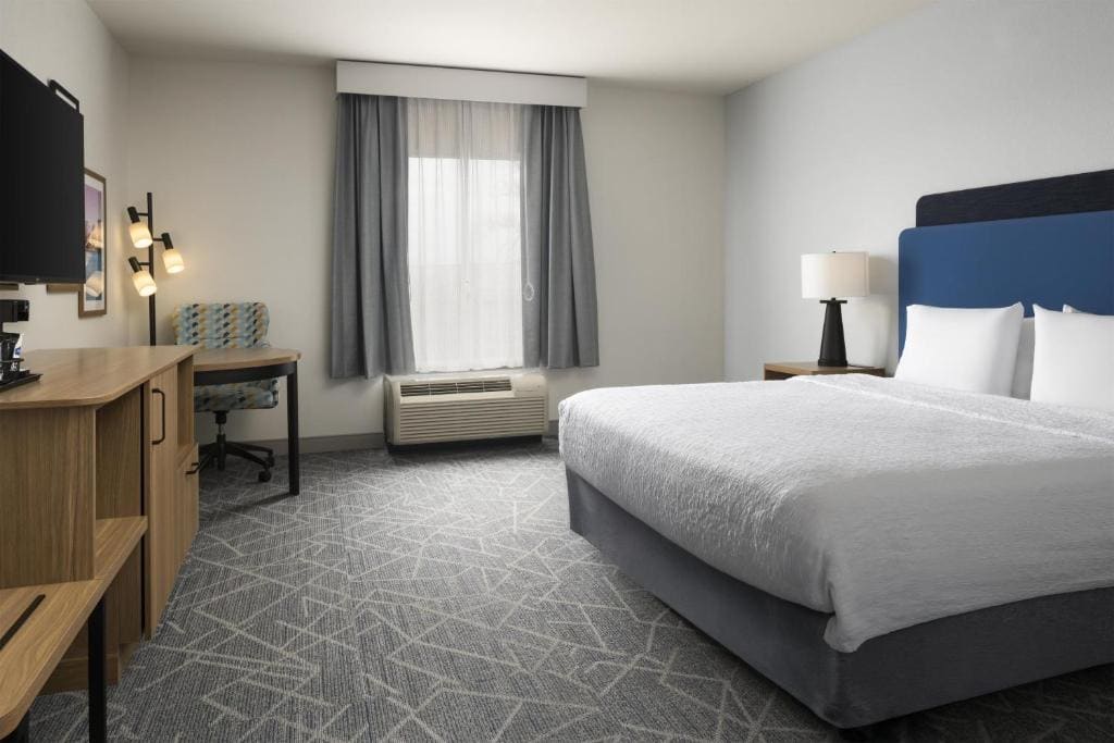 King Accessible Room with Bathtub - Non-Smoking room - Image 1
