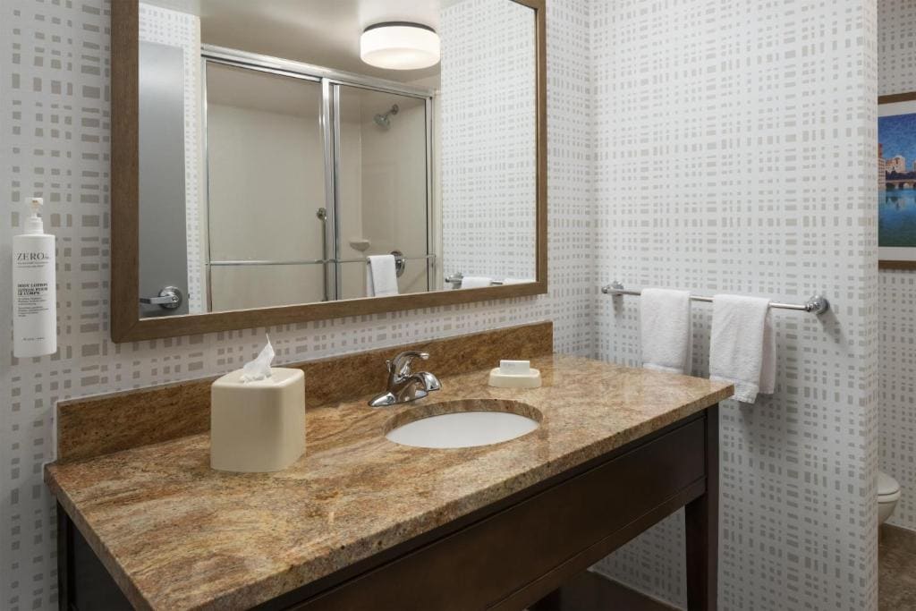 King Room - Disability Access/Non-Smoking room - Image 2