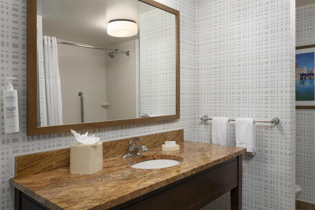 King Room - Disability Access/Non-Smoking room - Image 3