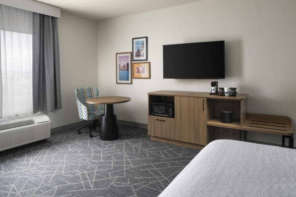 King Room with Sofa Bed - Non-Smoking room - Image 2