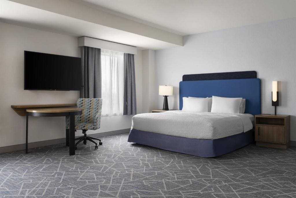 King Studio Suite with Sofa Bed - Hearing Access/Non-Smoking room - Image 1