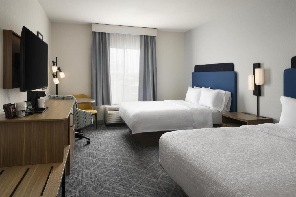Queen Room with Two Queen Beds - Disability Access/Non-Smoking room - Image 2