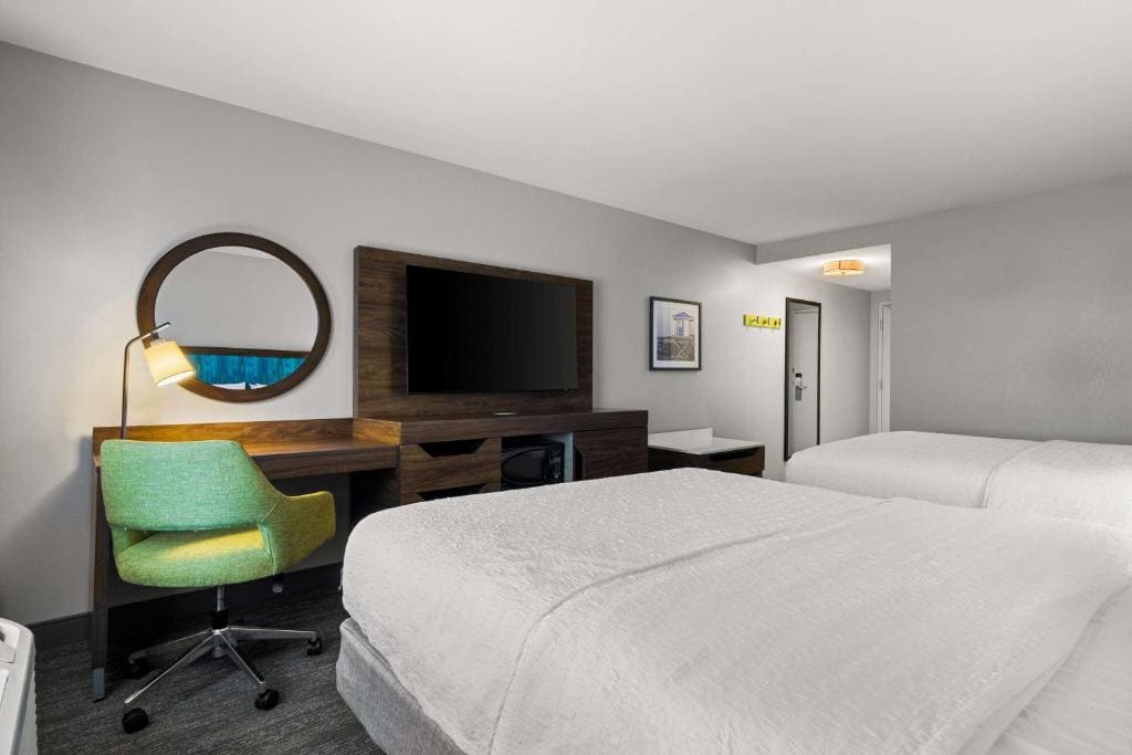 Room with Two Queen Beds - Non-Smoking room - Image 1