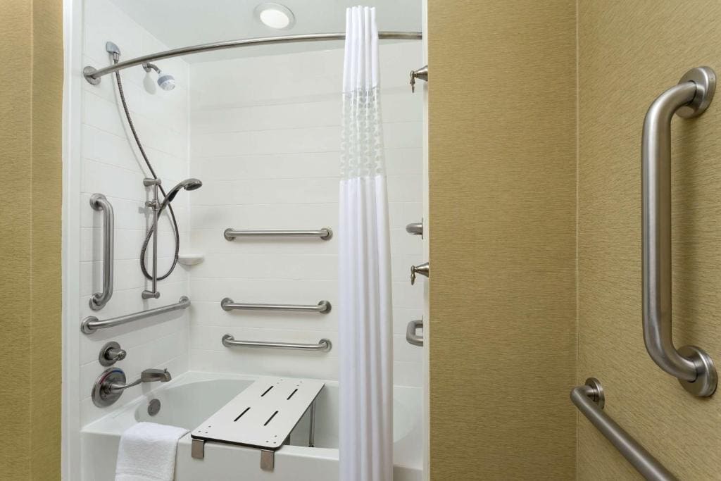 King Room with Accessible Tub - Mobility and Hearing Access/Non-Smoking room - Image 2