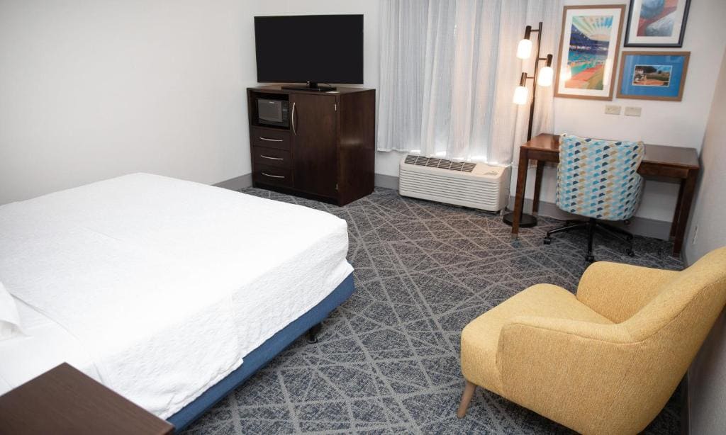 King Room - Non-Smoking room - Image 3