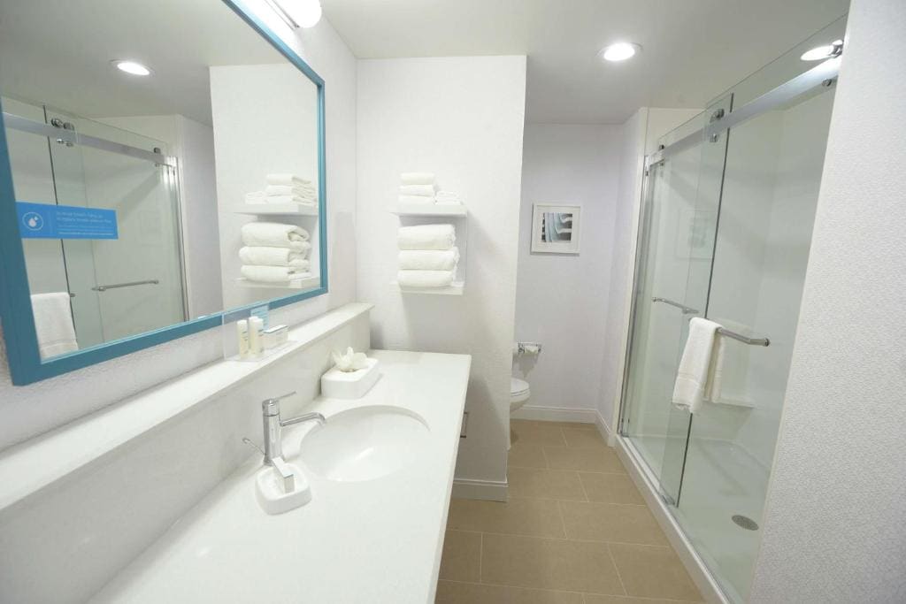King Room with Sofa Bed- Non-Smoking room - Image 3