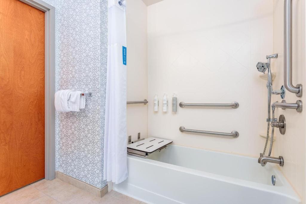 King Room - Mobility Access/Non-Smoking room - Image 1