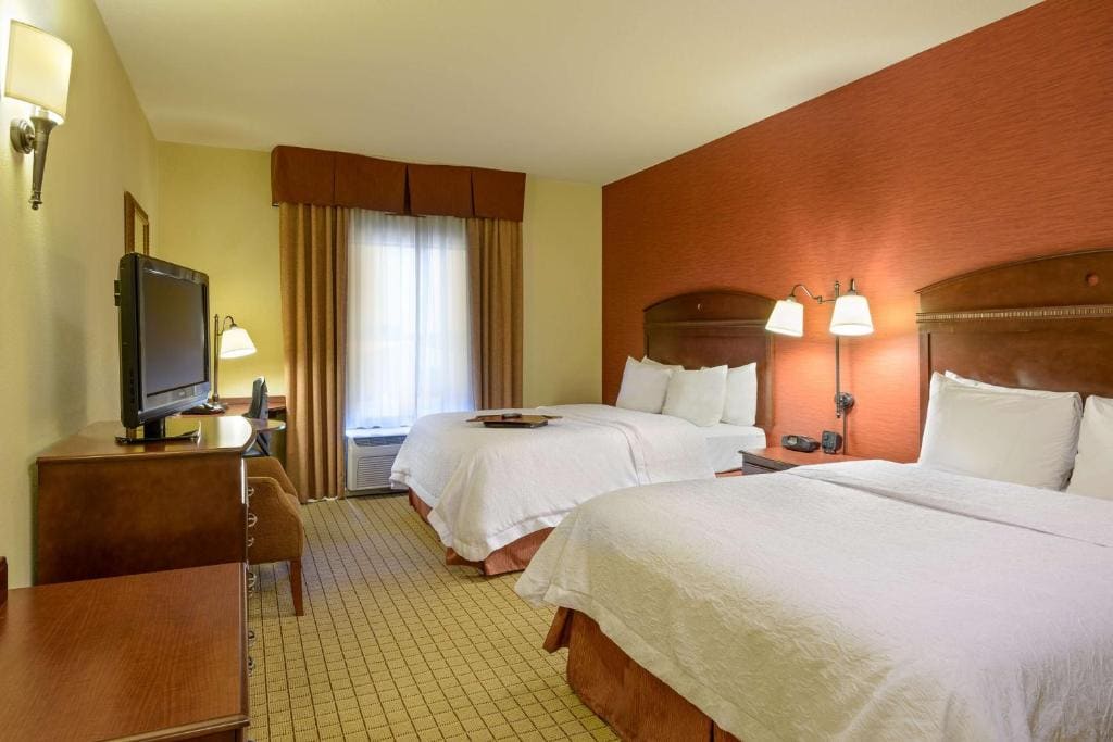 Room with Two Queen Beds - Non-Smoking room - Image 1