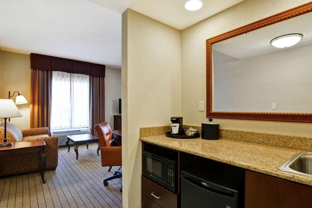 King Studio Suite - Non-Smoking room - Image 3