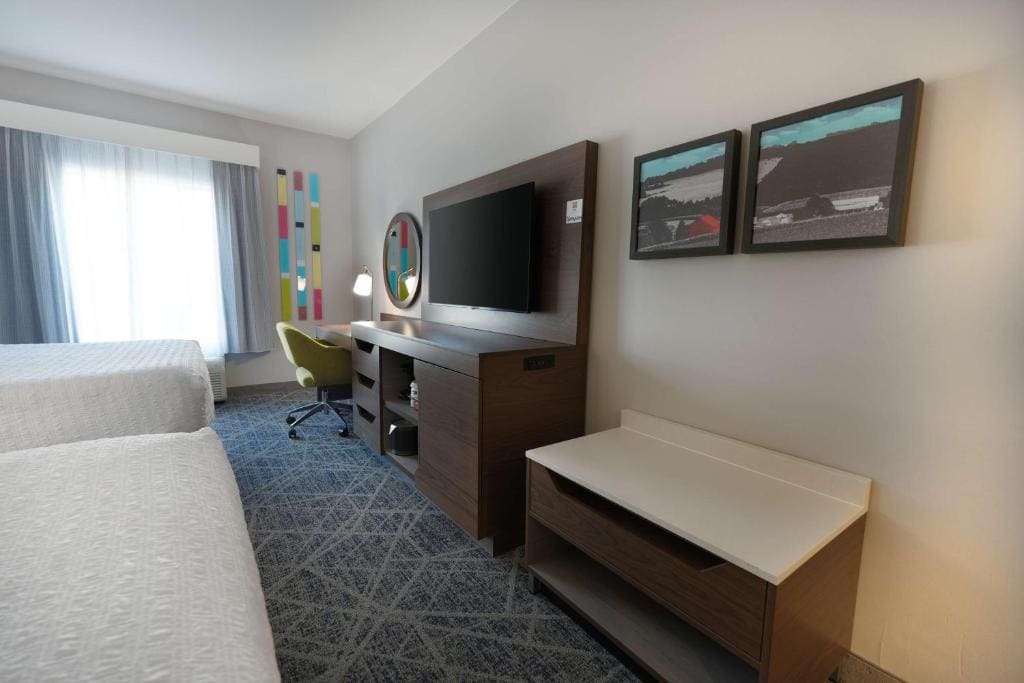 Room with Two Queen Beds - Non-Smoking room - Image 2