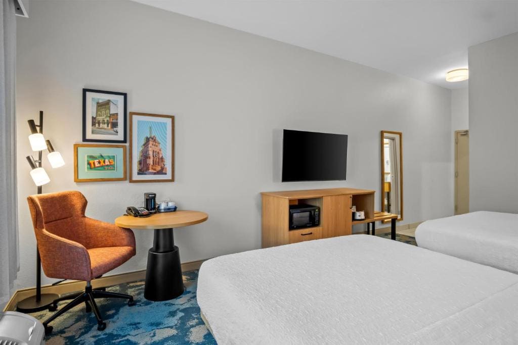 Room with Two Queen Beds - Non-Smoking room - Image 2