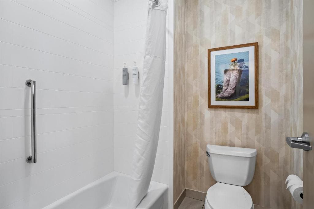 Queen Studio Suite with Two Queen Beds and Sofa Bed - Non-Smoking room - Image 1