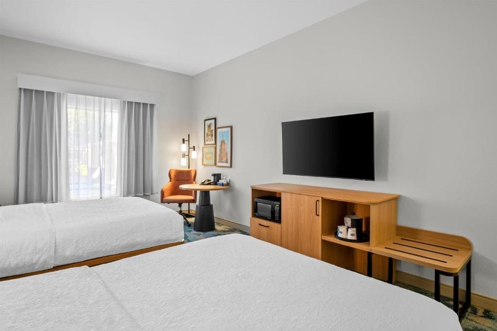 Room with Two Queen Beds - Non-Smoking room - Image 1