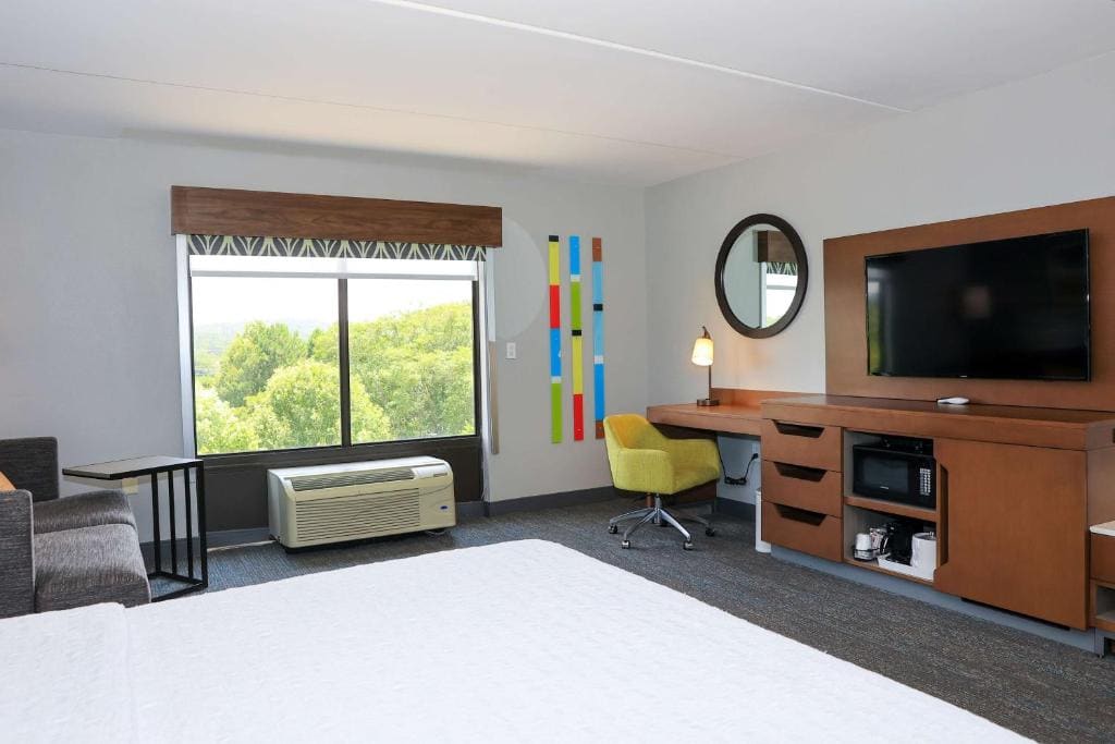 King Room - Mobility Access/Non-Smoking room - Image 2