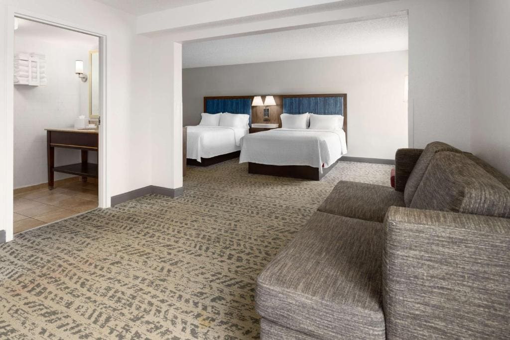 Queen Room with Two Queen Beds and Sofa Bed - Non-Smoking room - Image 1