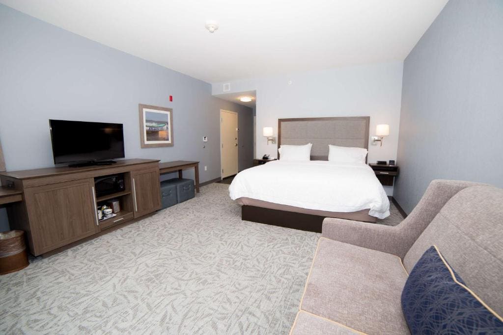 King Room with Sofa Bed - Non-Smoking room - Image 1