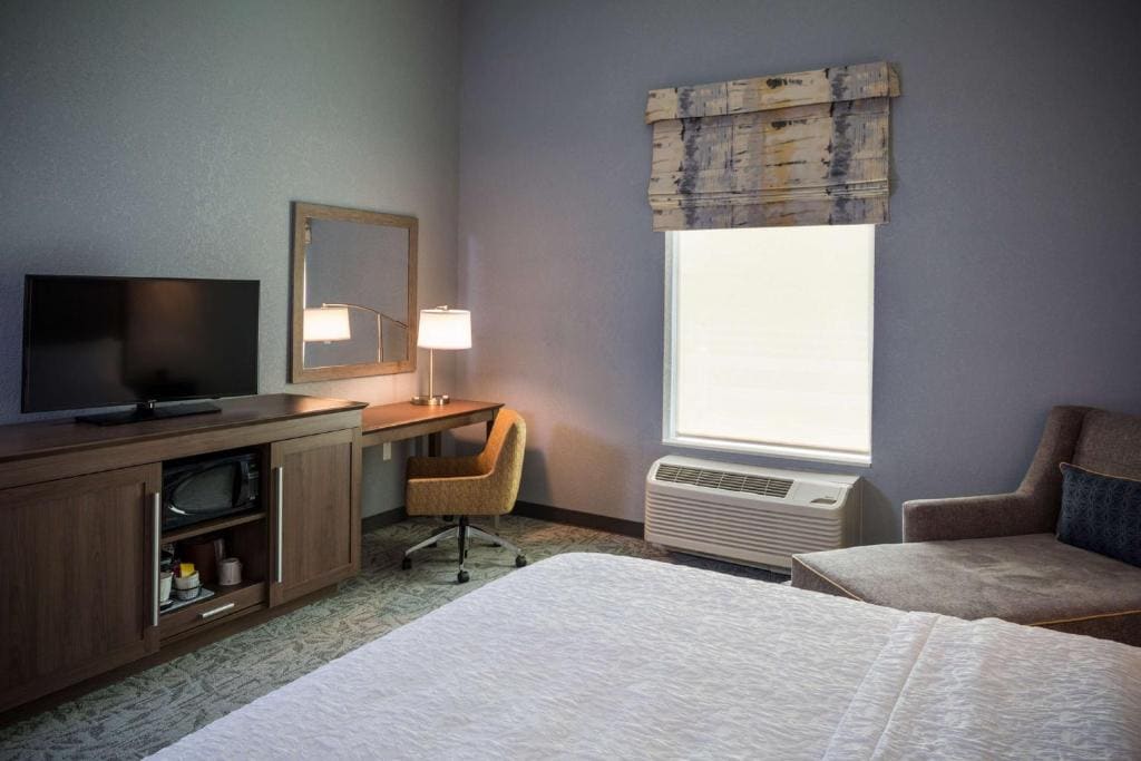 King Room - Non-Smoking room - Image 2