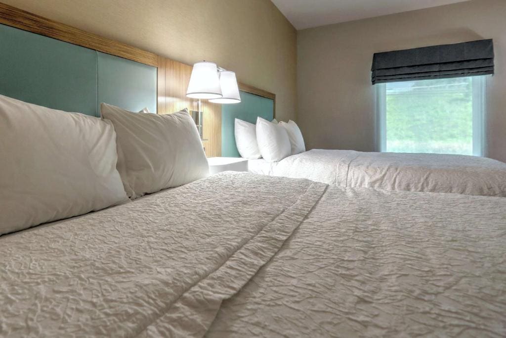 Room with Two Queen Beds - Non-Smoking room - Image 2