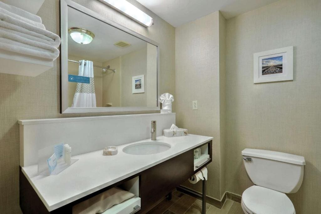 Room with Two Queen Beds - Non-Smoking room - Image 3