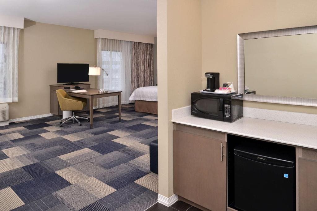 King Studio Suite - Non-Smoking room - Image 2