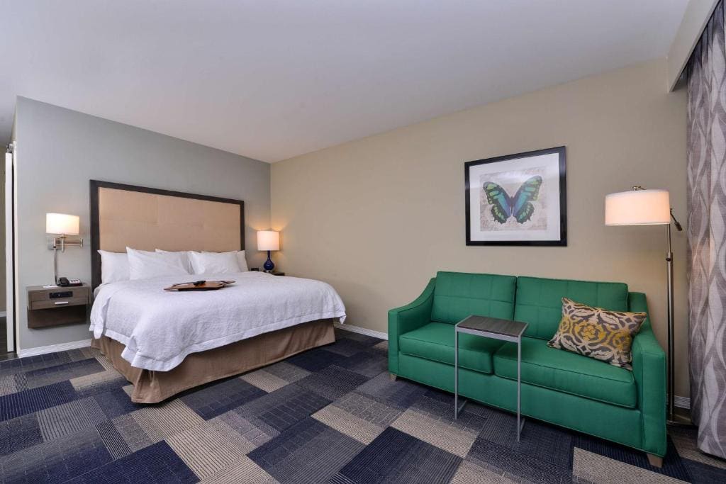 King Room with Sofa Bed - Non-Smoking room - Image 2
