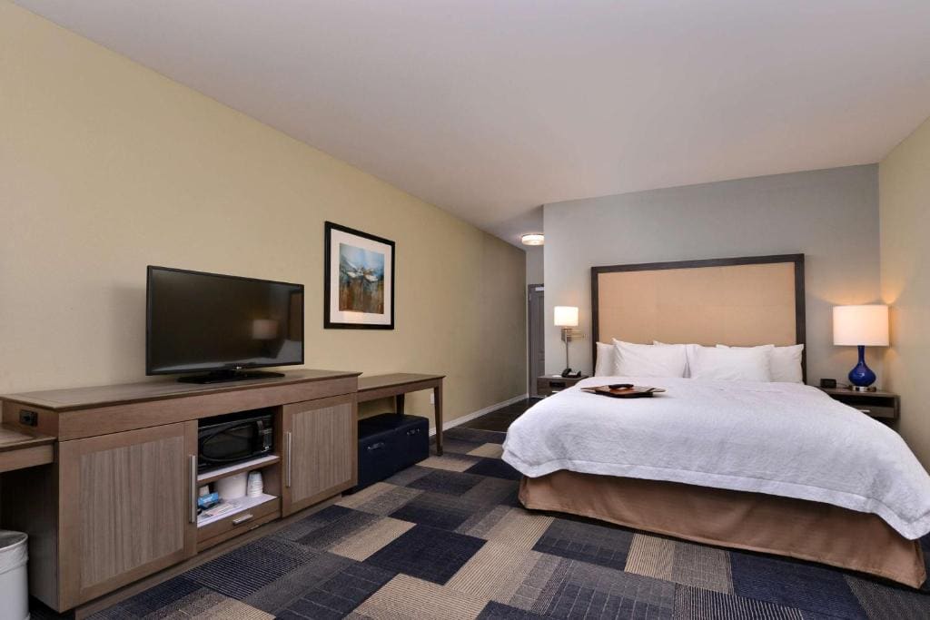 King Room with Sofa Bed - Non-Smoking room - Image 1