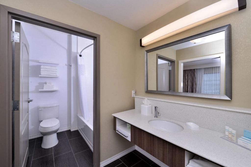King Studio Suite - Non-Smoking room - Image 3