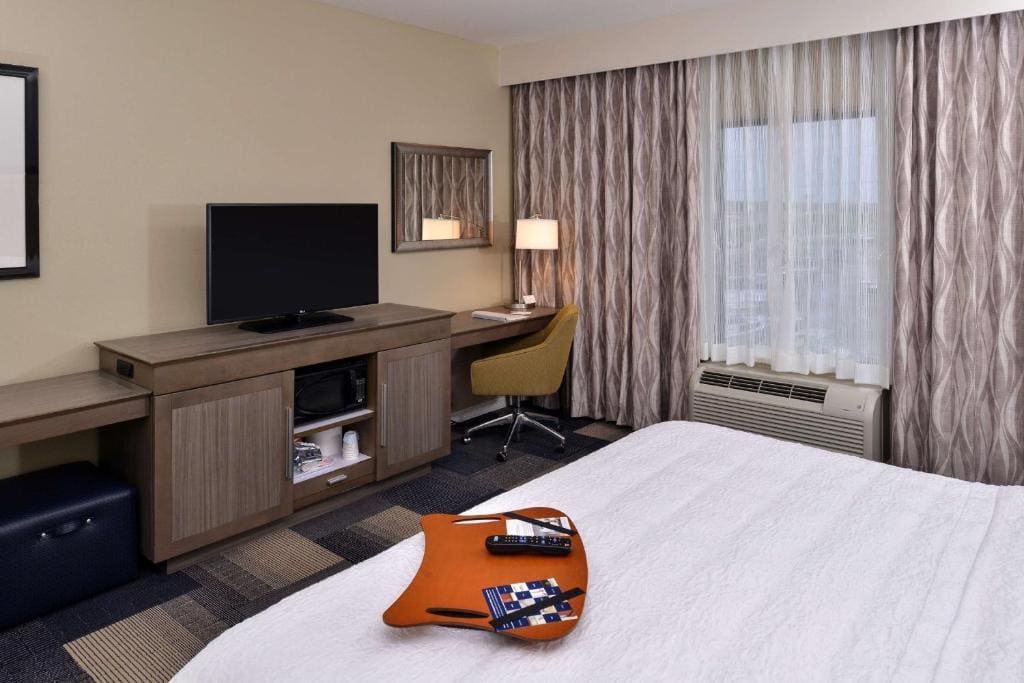 Queen Room with Two Queen Beds room - Image 2