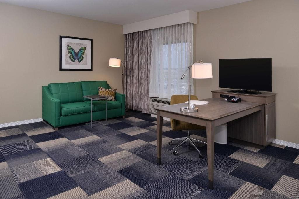 King Room with Sofa Bed - Non-Smoking room - Image 3