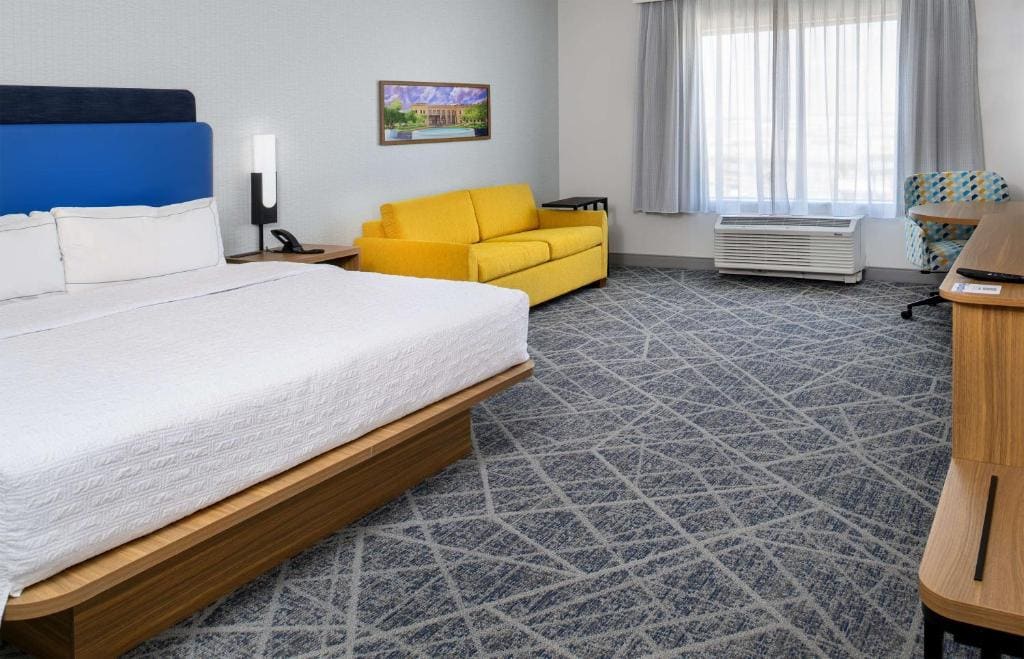 King Room with Sofa Bed - Non-Smoking room - Image 2