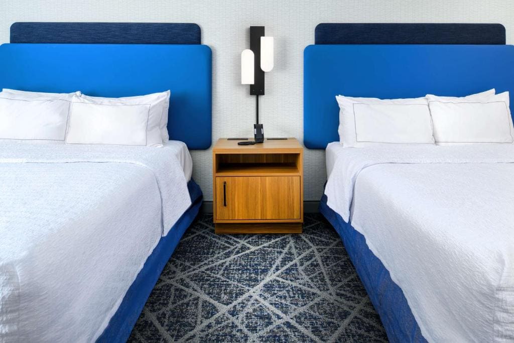 Queen Room with Two Queen Beds and Transfer Shower - Mobility/Hearing Accessible room - Image 3