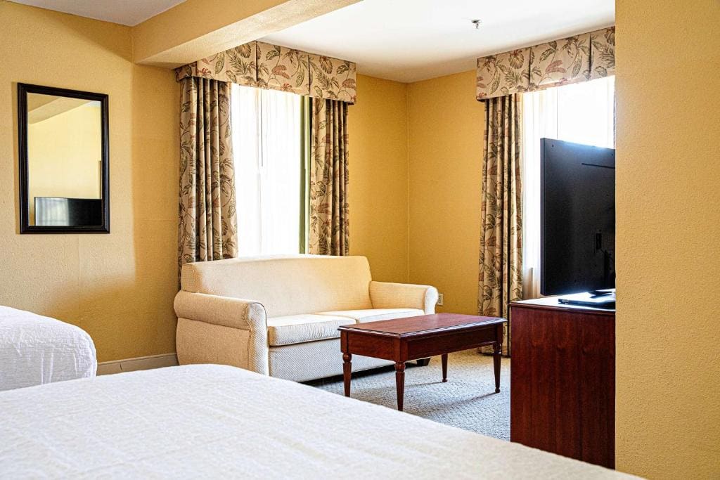 Deluxe Queen Room with Two Queen Beds room - Image 3