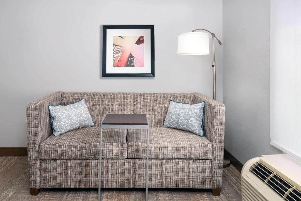 Deluxe King Room with Sofa Bed - Non-Smoking room - Image 2